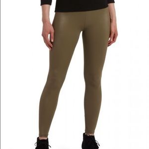 HUE Gloss Leggings